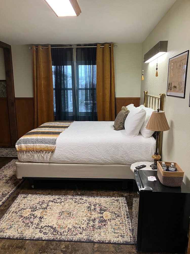 Room 1 Cyrus