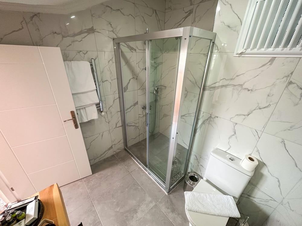 Premium Suite - Photo 3