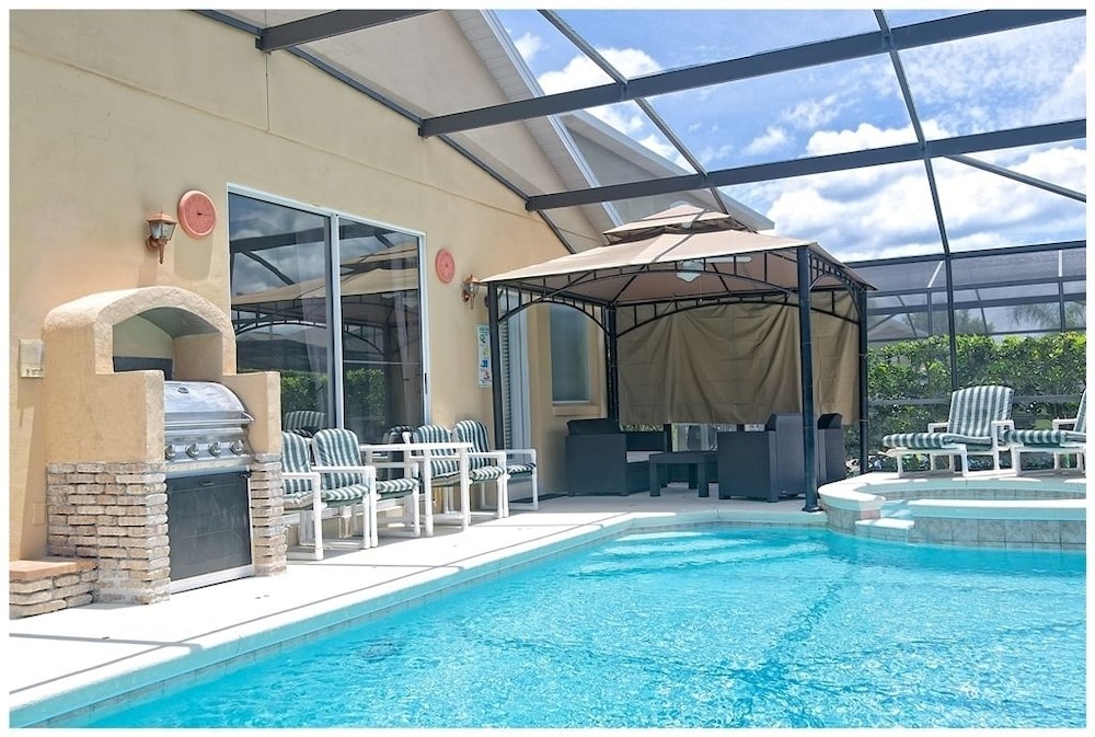 Family Villa, Hot Tub, Garden Area photo 3