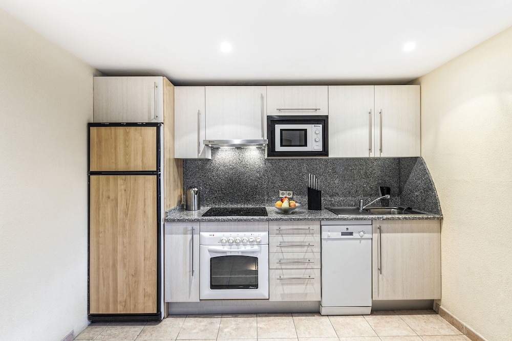 Apartment, 3 Bedrooms, Balcony (3 adults + 3 children) photo 3