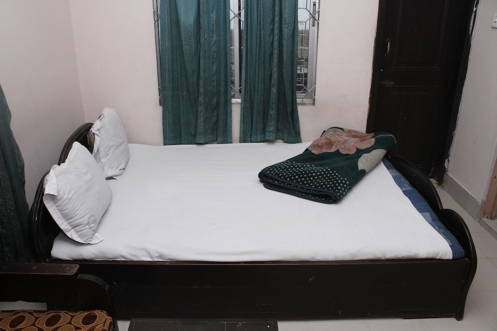 Economy Triple Room