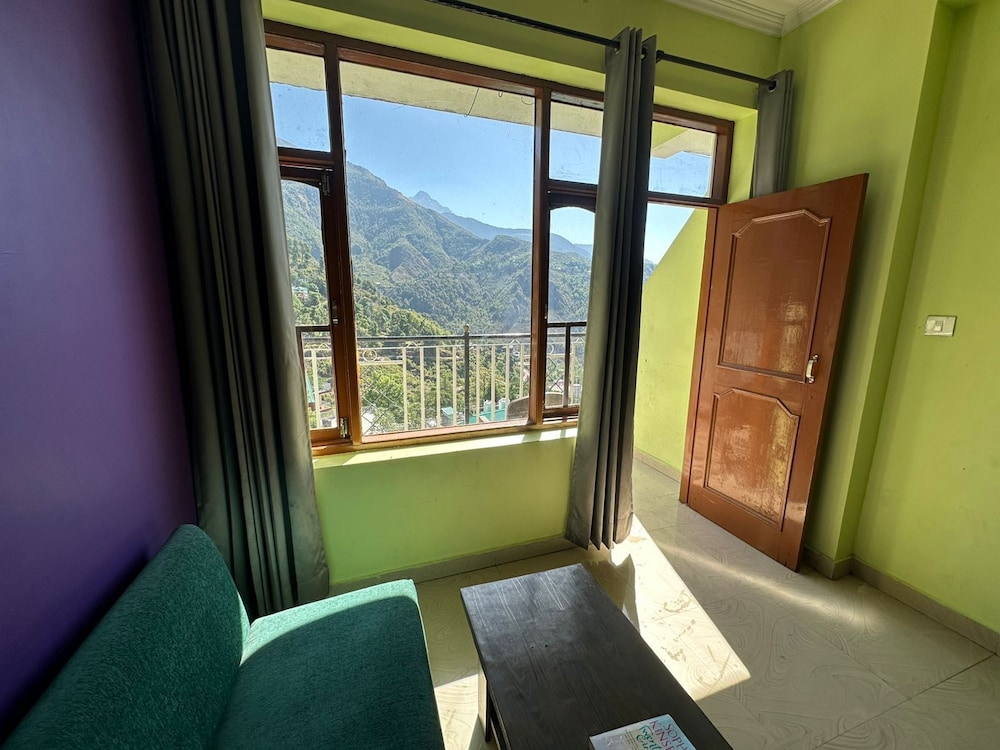 Deluxe Double Room, 1 King Bed, Mountain View