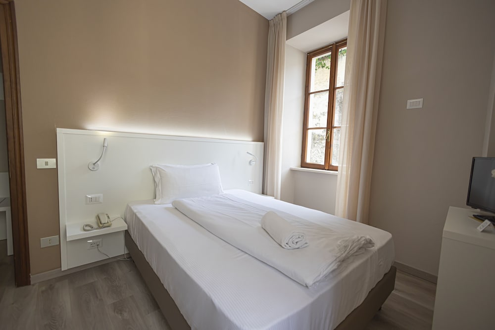 Standard Double Room, 1 Queen Bed photo 3