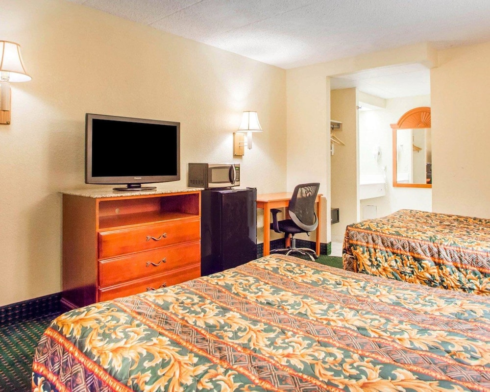 Standard Double Room, 2 Double Beds, Smoking - Photo 3