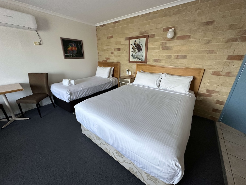 Executive Room, Multiple Beds, Non Smoking, Refrigerator & Microwave - Photo 1
