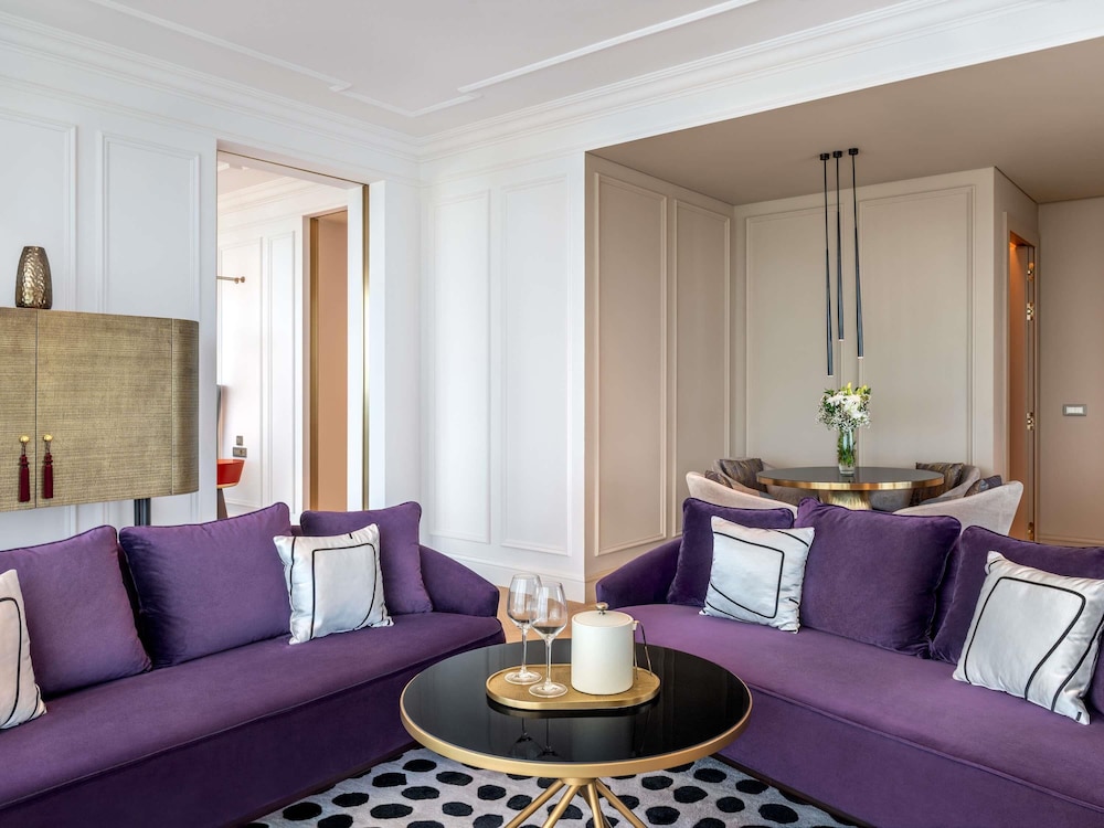 Opera Suite, 1 King Bed, Sea view photo 3