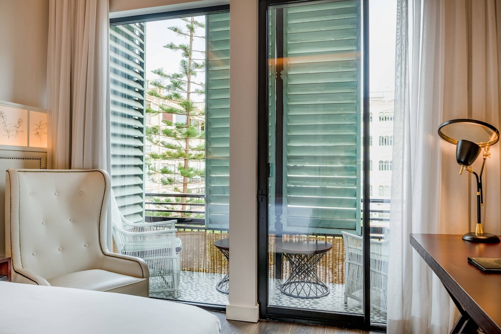 Deluxe Room, 1 King Bed, Courtyard View (Cotton King)