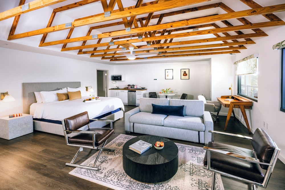 Luxury Suites photo 1