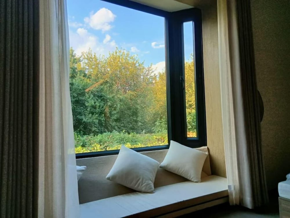 Luxury Apartment, Courtyard View