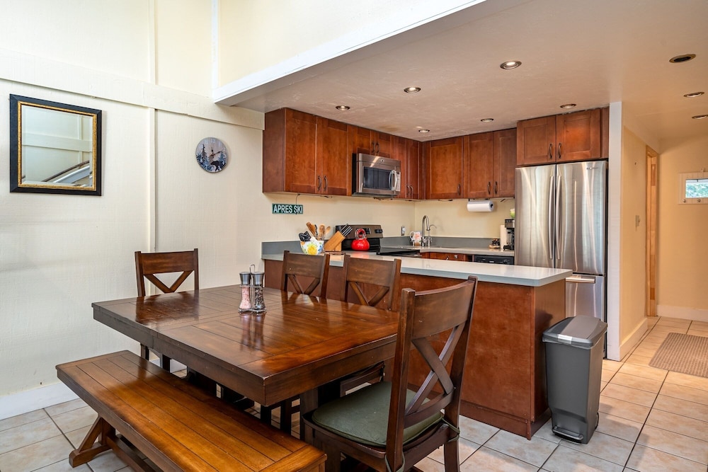 Condo, 2 Bedrooms