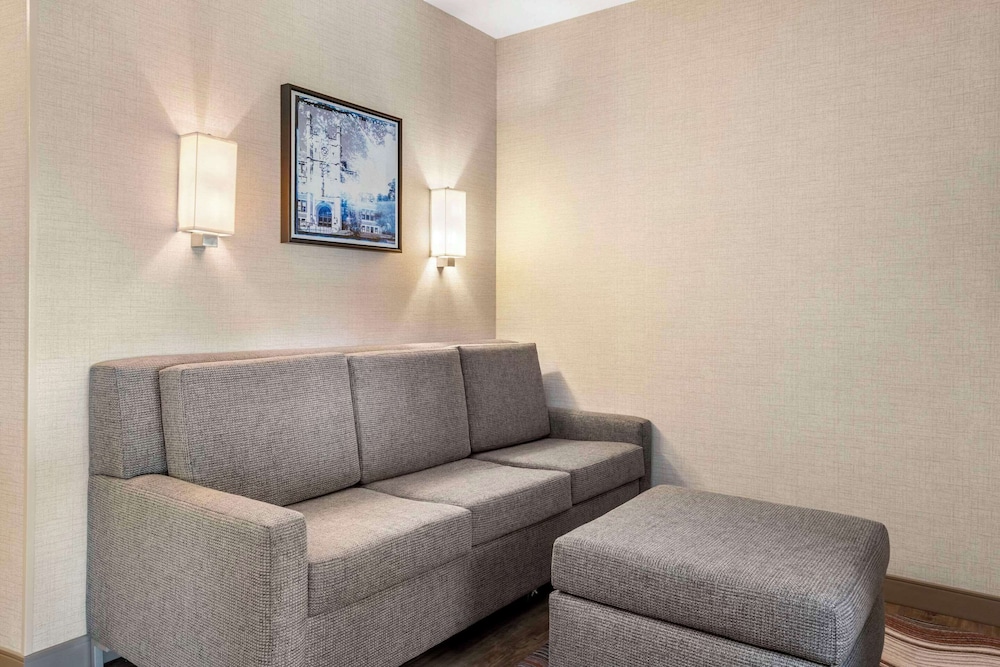Two Queen Studio Suite - Photo 3