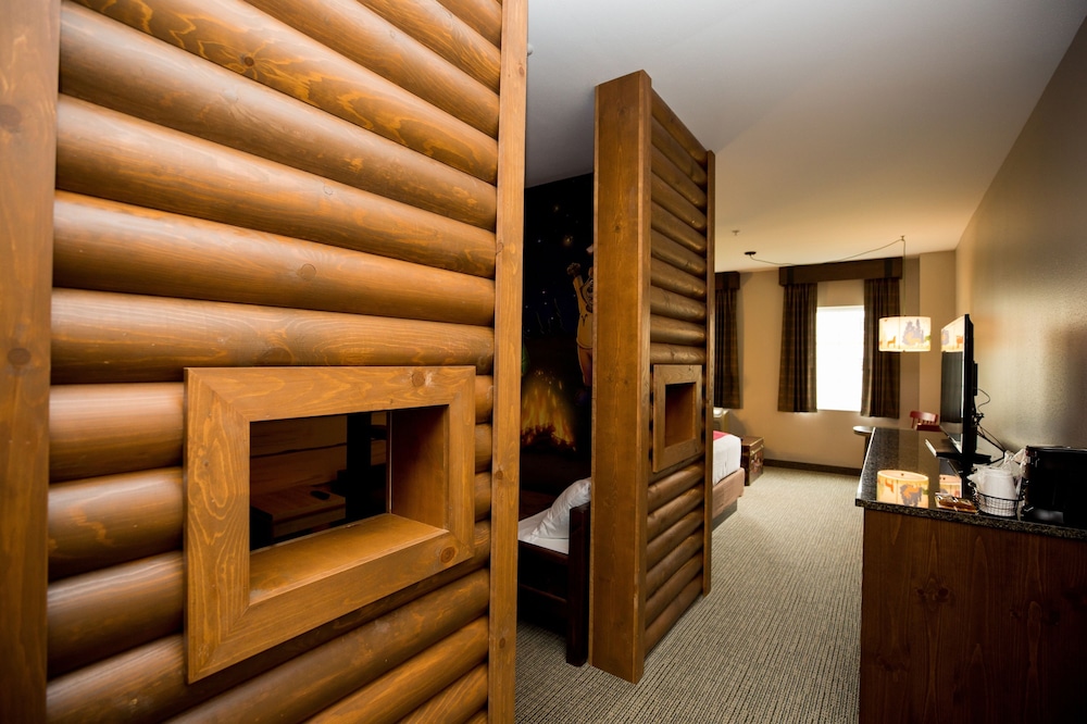 Junior Cabin Suite Balcony - Waterpark Included photo 3