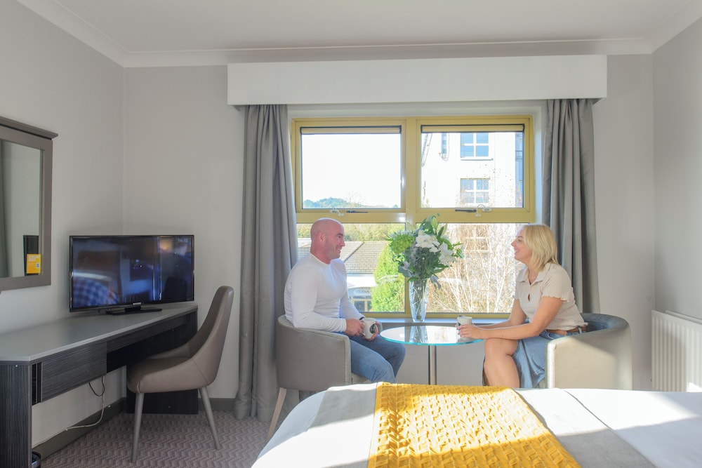 Double & Single with Balcony - Photo 5