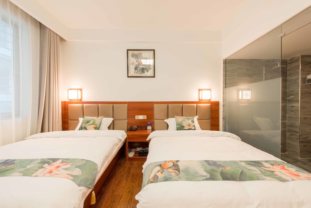 Comfort Twin Room, 2 Double Beds photo 3