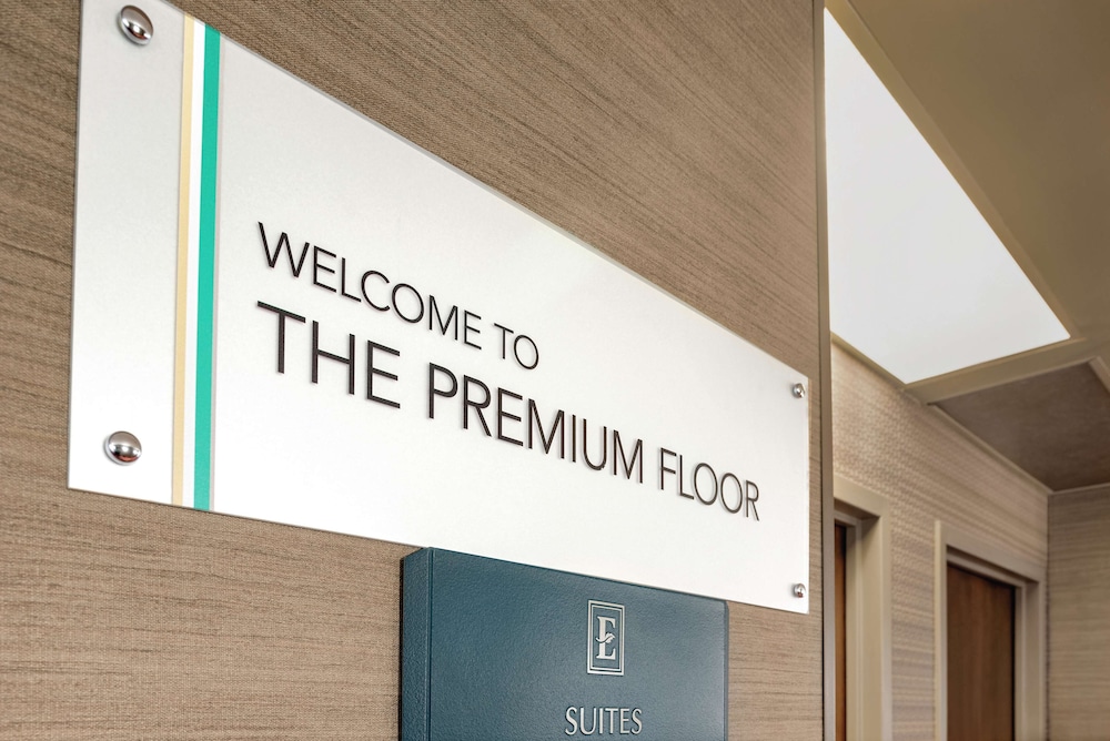 Premium Suite, 2 Double Beds, Non Smoking - Photo 3