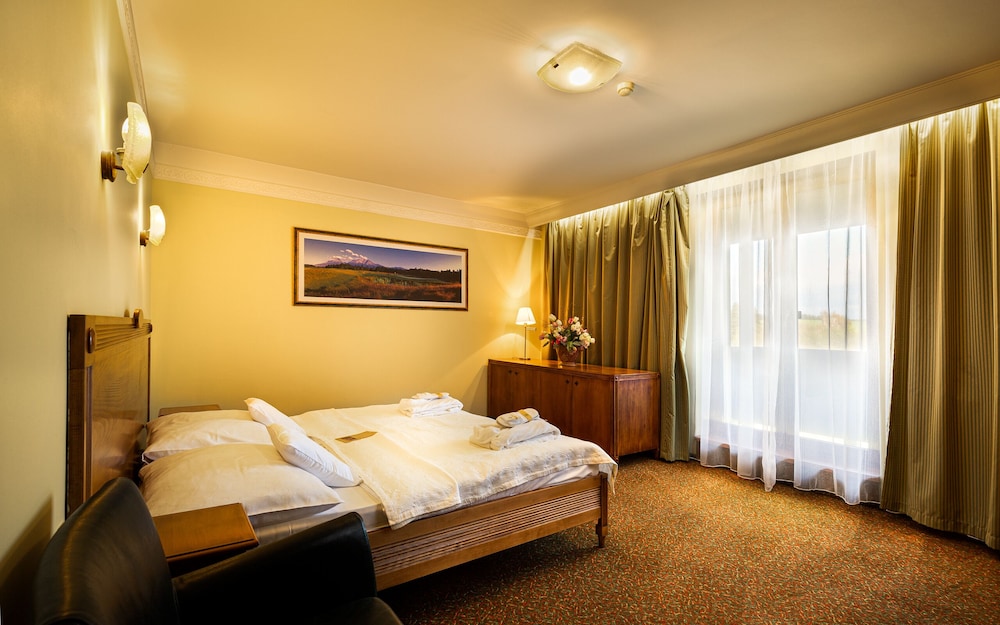 Suite, 2 Bedrooms (3 balconies)
