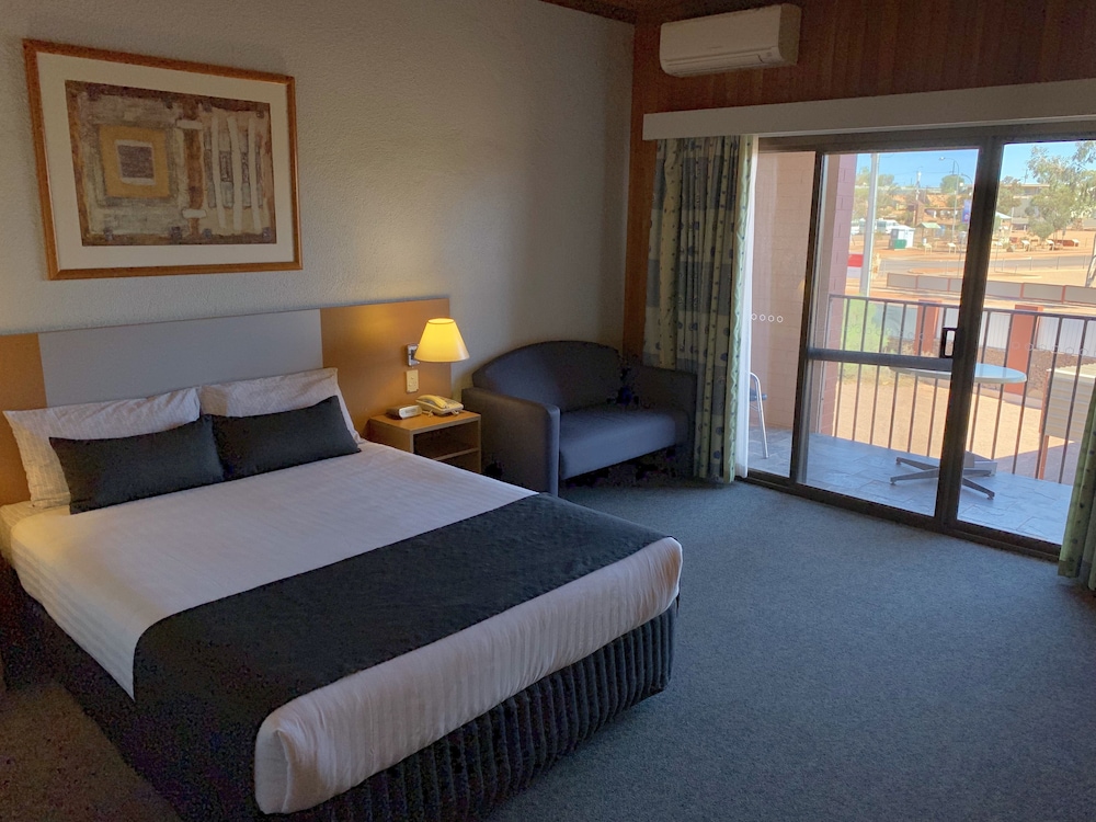 Above Ground Queen Room with Balcony photo 1