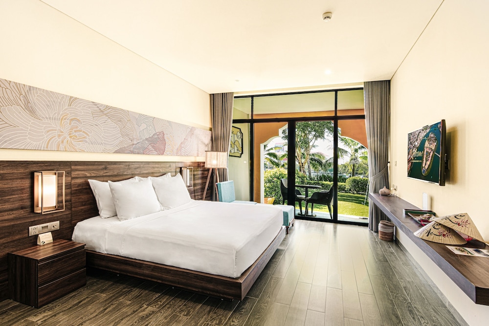 Premier Double Room, 1 King Bed - Photo 1