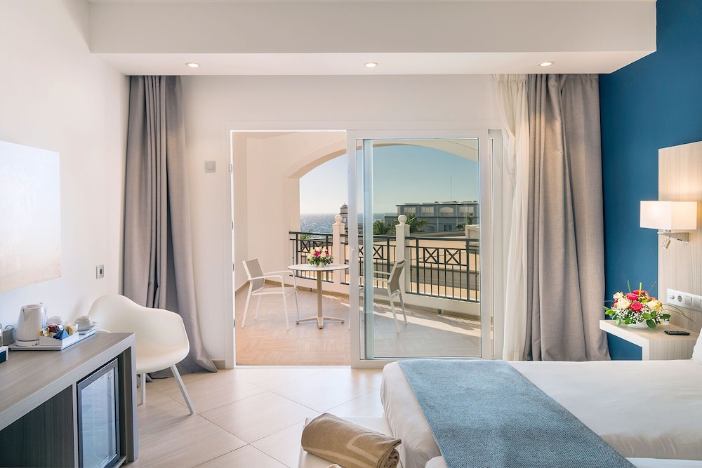 Triple Room, Partial Sea View