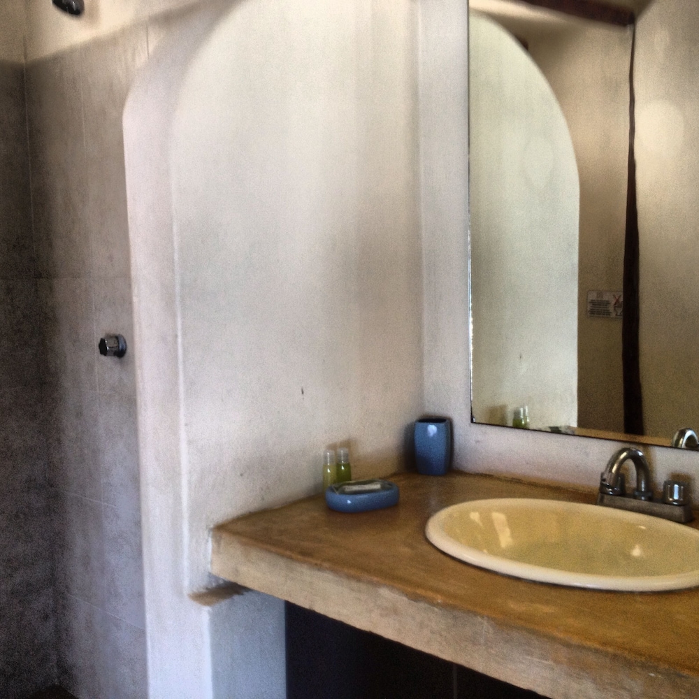 Royal Room, 1 King Bed, Oceanfront - Photo 27