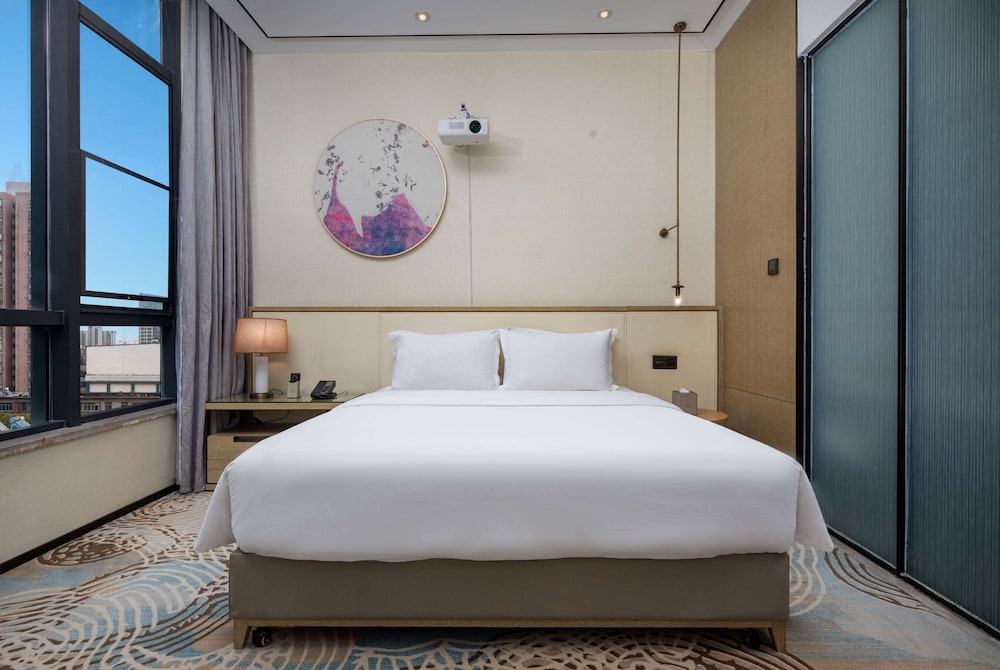 Executive Suite, 1 King Bed, Non Smoking photo 1