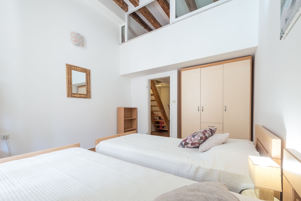 Apartment (Two Bedroom Apartment with City View)