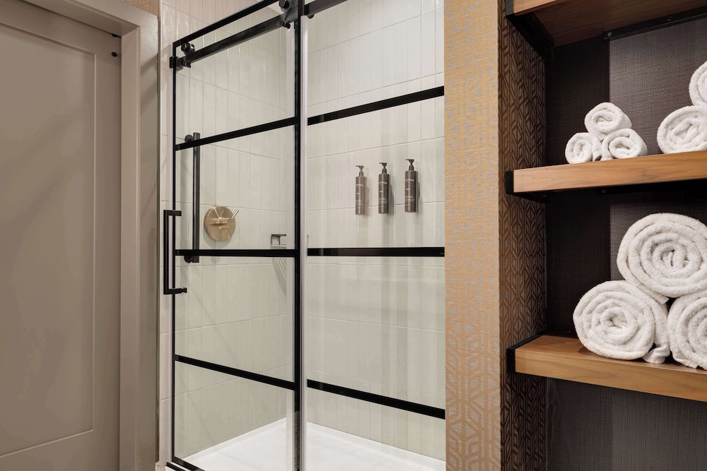 Room, 1 Bedroom, Accessible, Kitchenette (Hearing) - Photo 4
