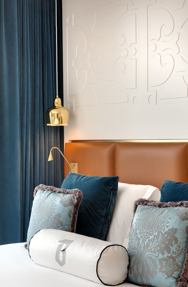 Prestige Eiffel Suite