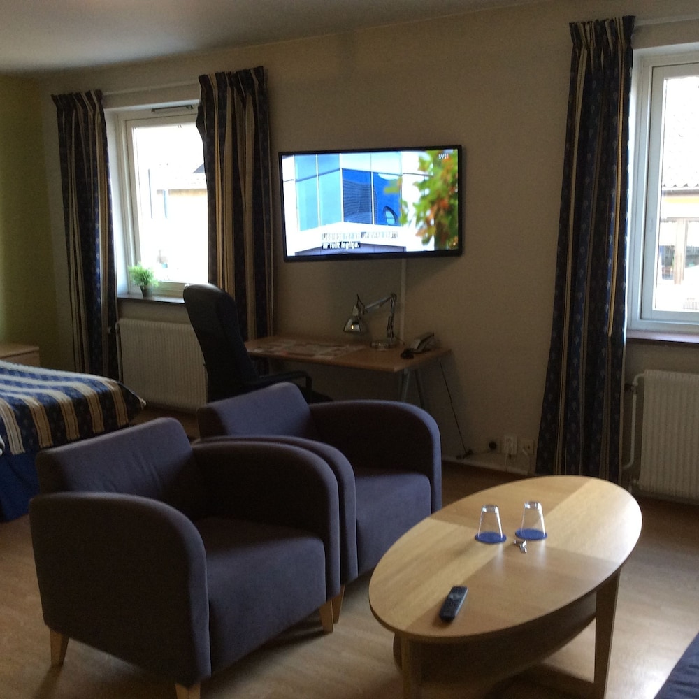 Family Room photo 2