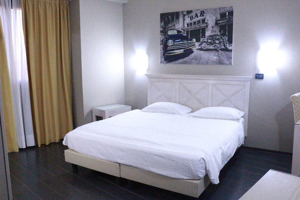 Standard Double or Twin Room, Non Smoking - Photo 1