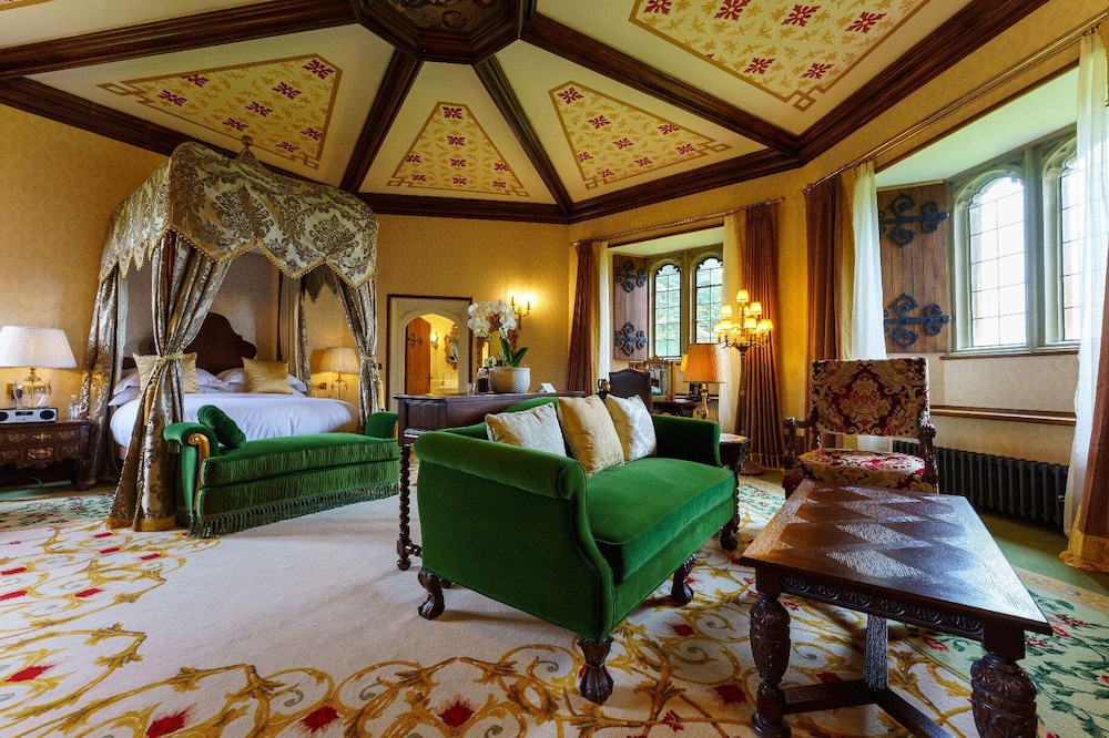 Suite (Henry VIII) photo 2