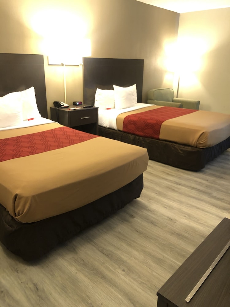Standard Room, 2 Double Beds, Non Smoking - Photo 6