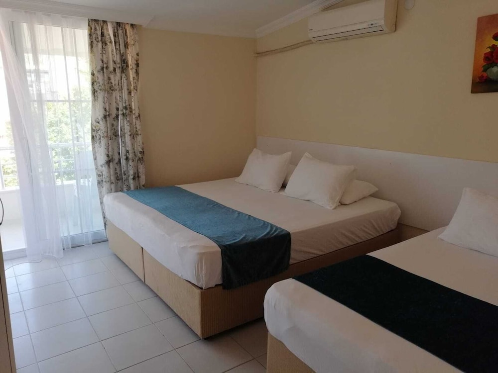 Standard Triple Room, Balcony photo 1