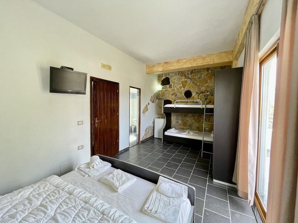 Family Quadruple Room, Balcony, Beach View photo 1
