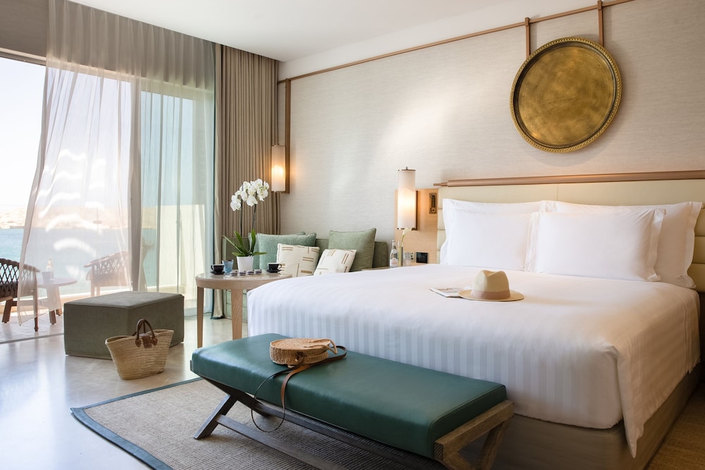 Ocean Balcony Club Room - Photo 1