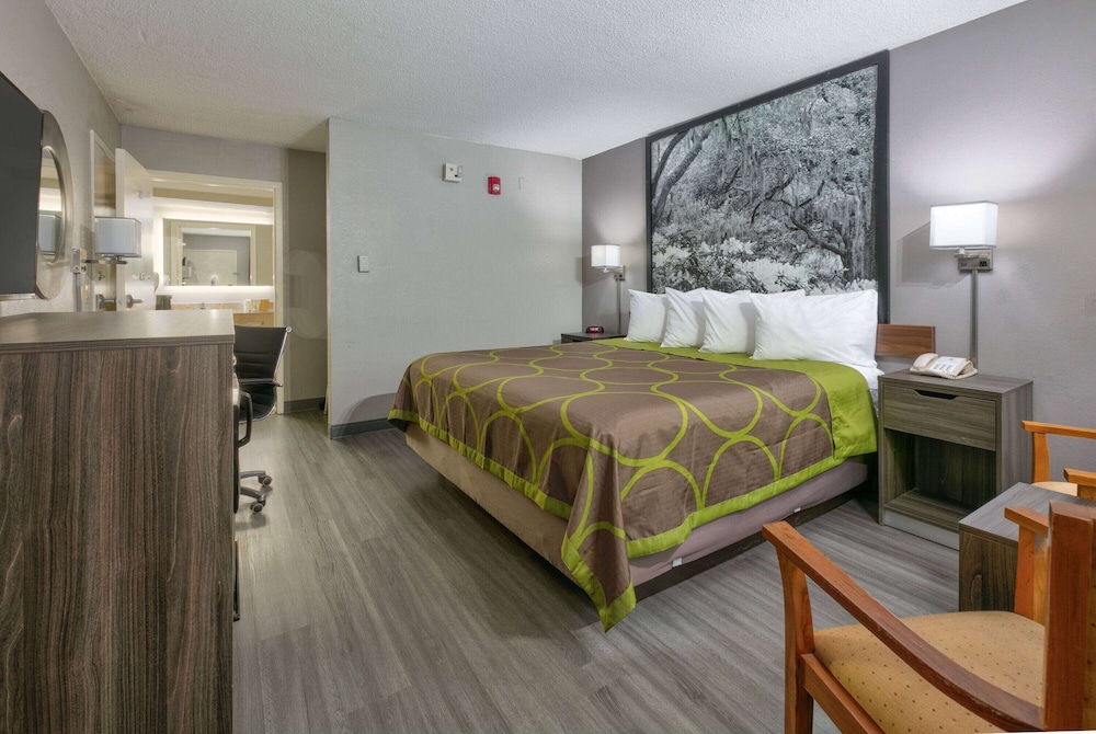 Room, Accessible photo 2