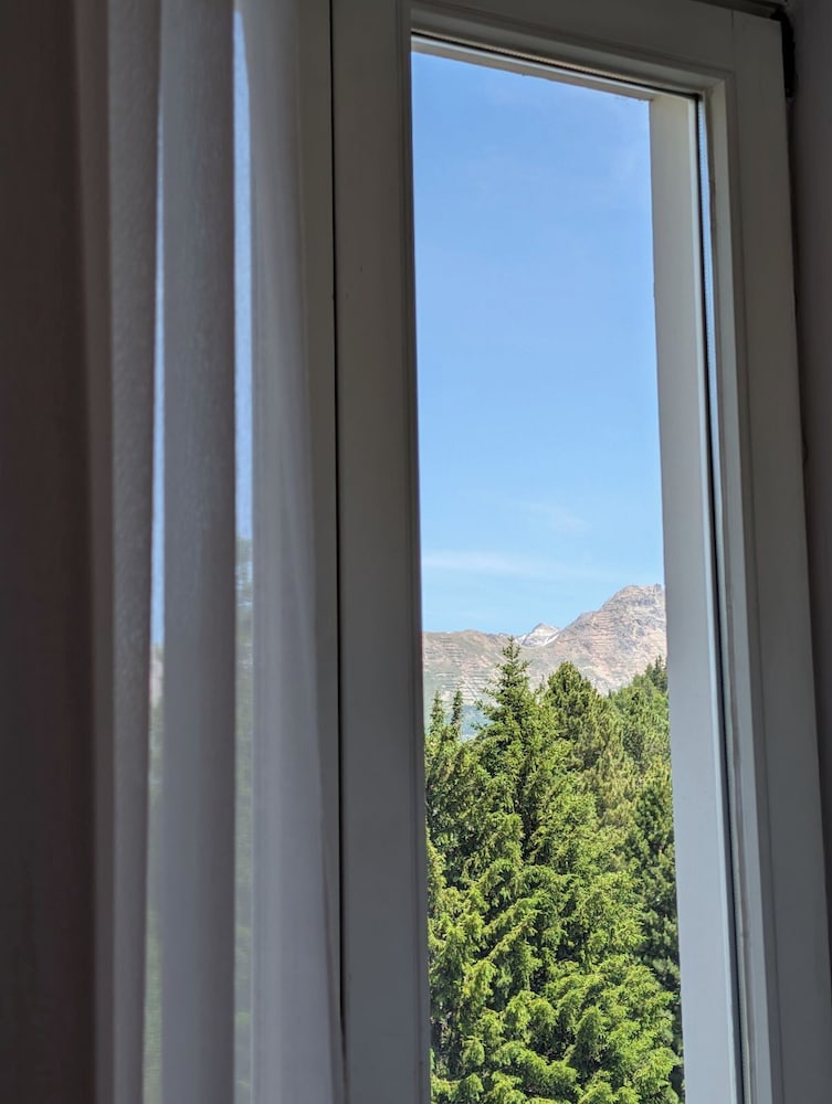 Signature Room, 1 King Bed (Signature Double Room) thumbnail 6