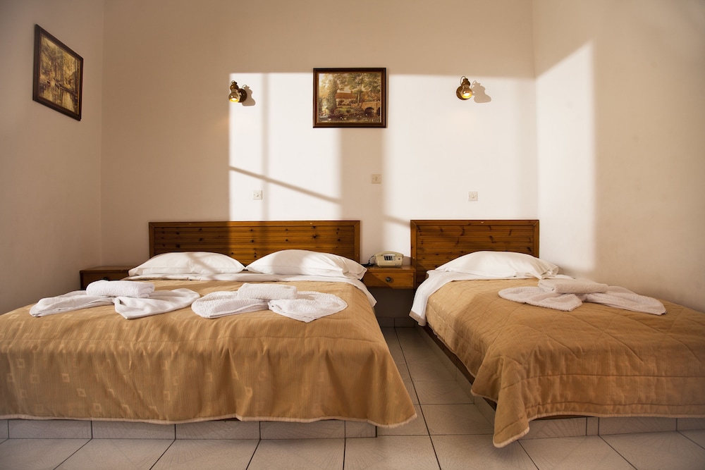 Quadruple Room, Partial Sea View photo 2