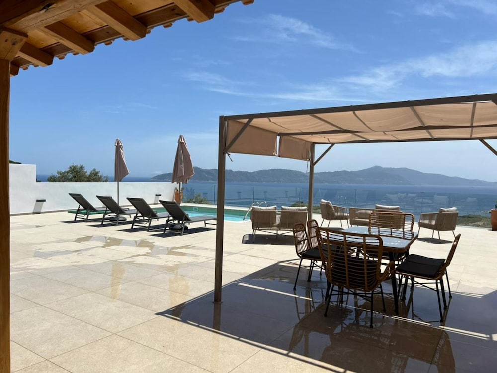 Luxury Villa, 2 Bedrooms, Sea View photo 2