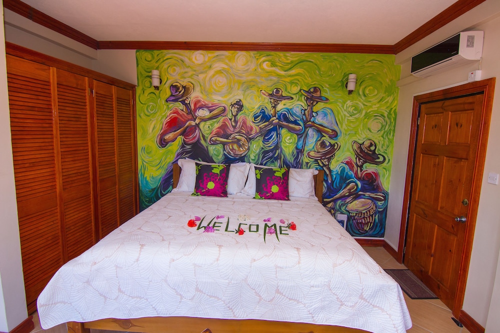 Honeymoon Suite, Hill View