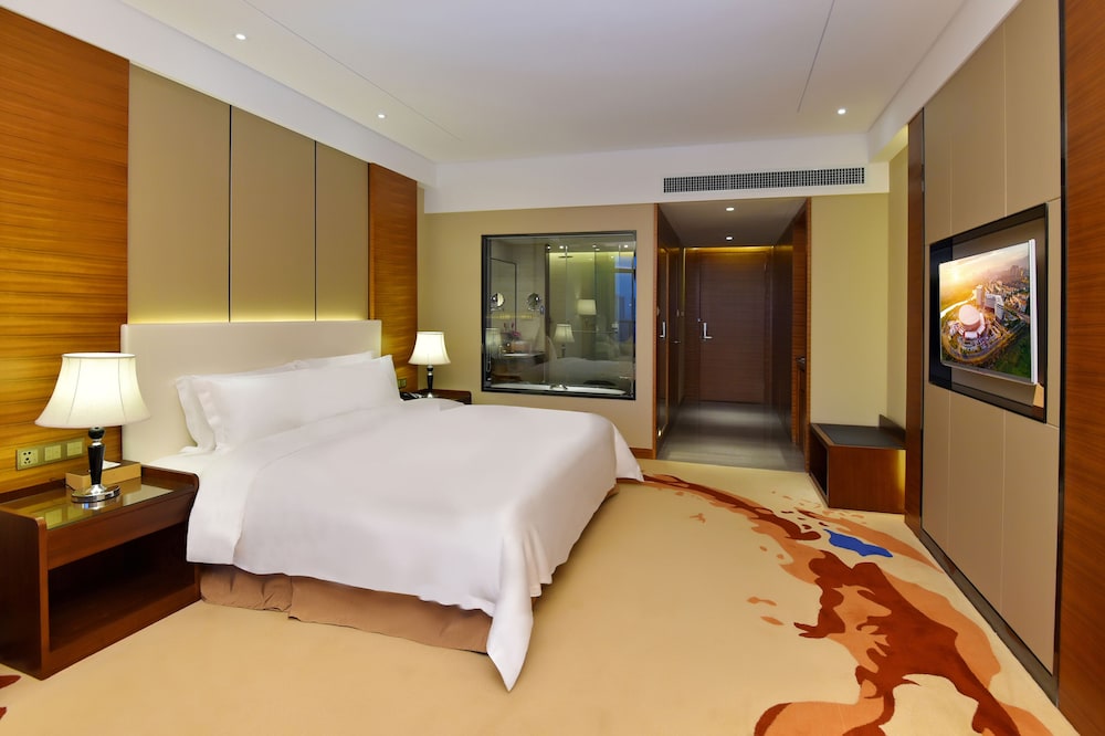 Deluxe King Room photo 1