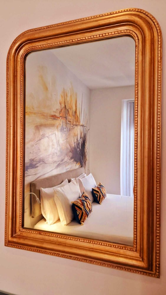 City Room - Photo 4