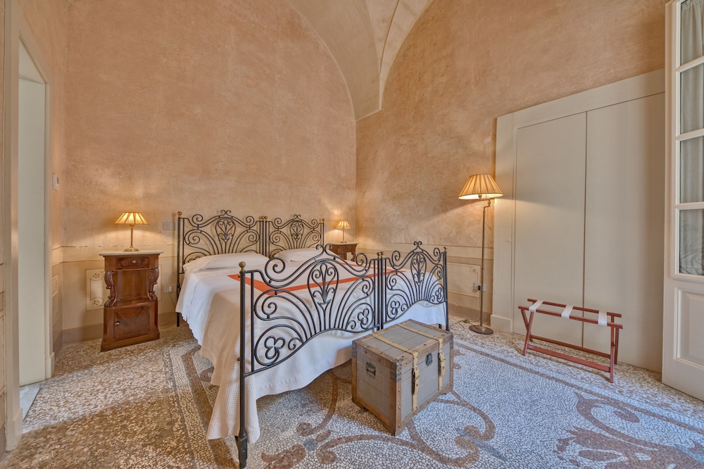 Deluxe Room - Photo 3