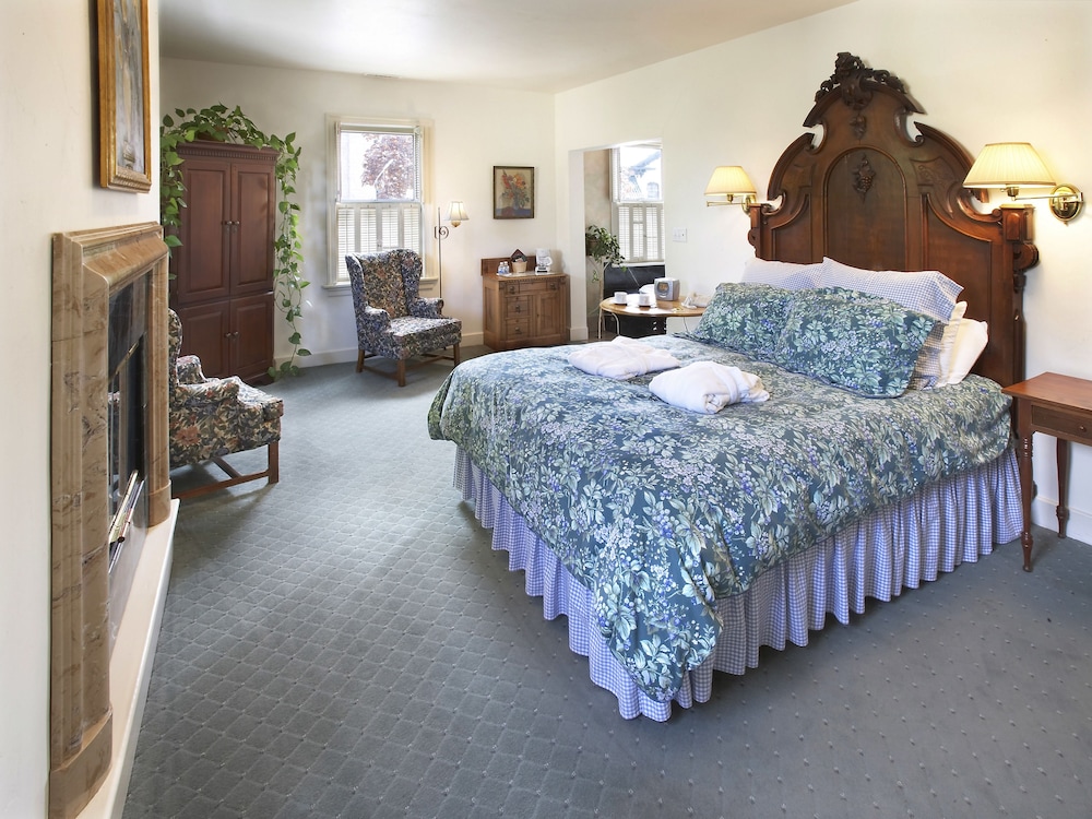 Room, 1 Queen Bed, Fireplace