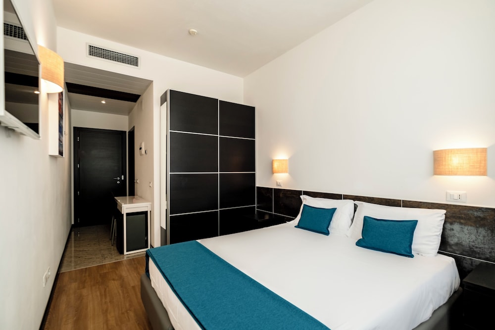 Double Room Single Use - Photo 6