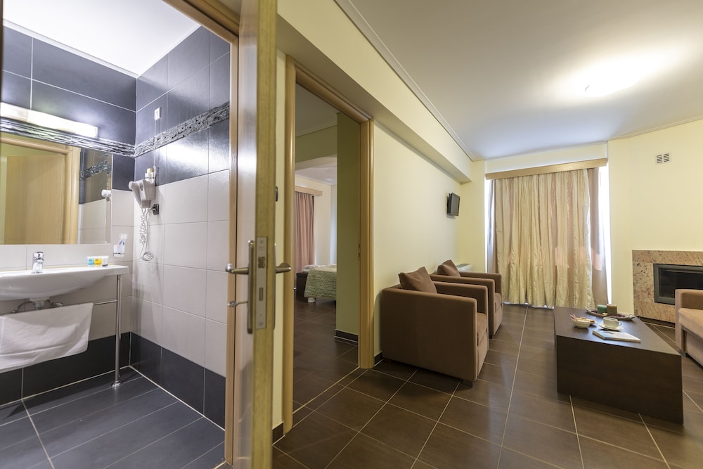 Family Suite (Quadruple) photo 2