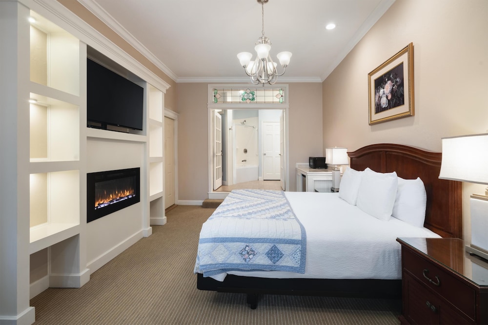 Junior Suite, 1 King Bed, Non Smoking, Jetted Tub photo 3