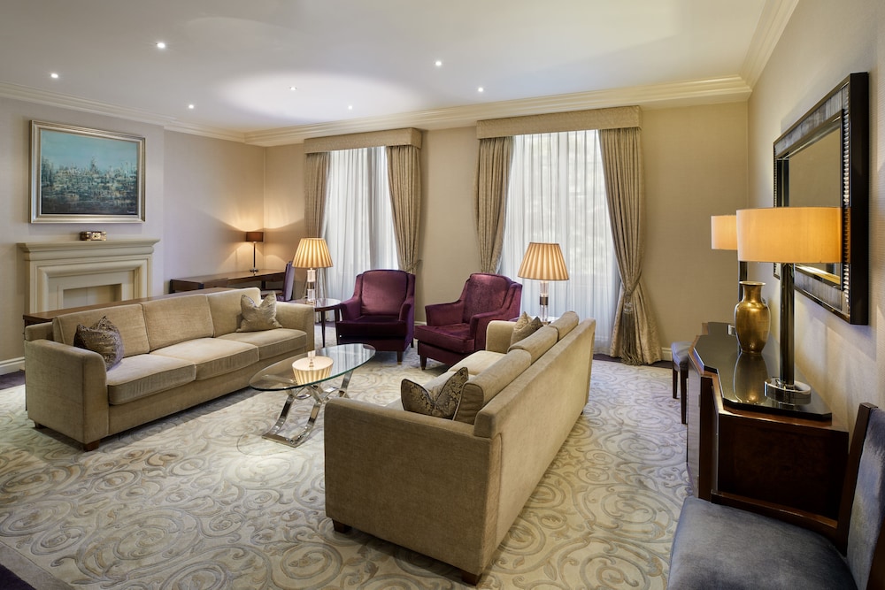 Suite (Landmark)