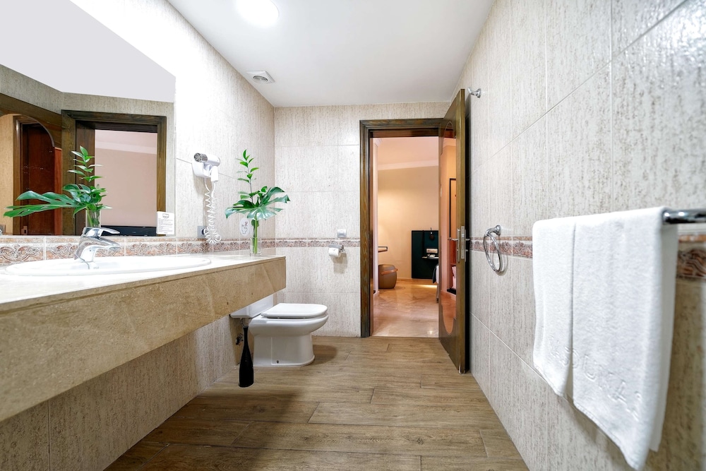Suite (3) photo 2