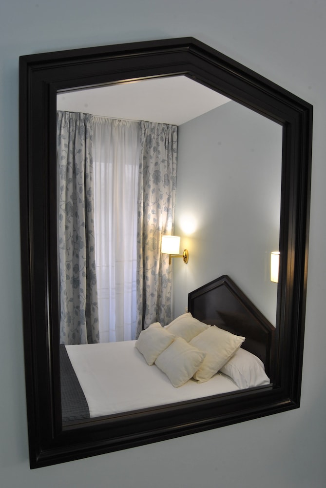 Standard Double or Twin Room - Photo 2